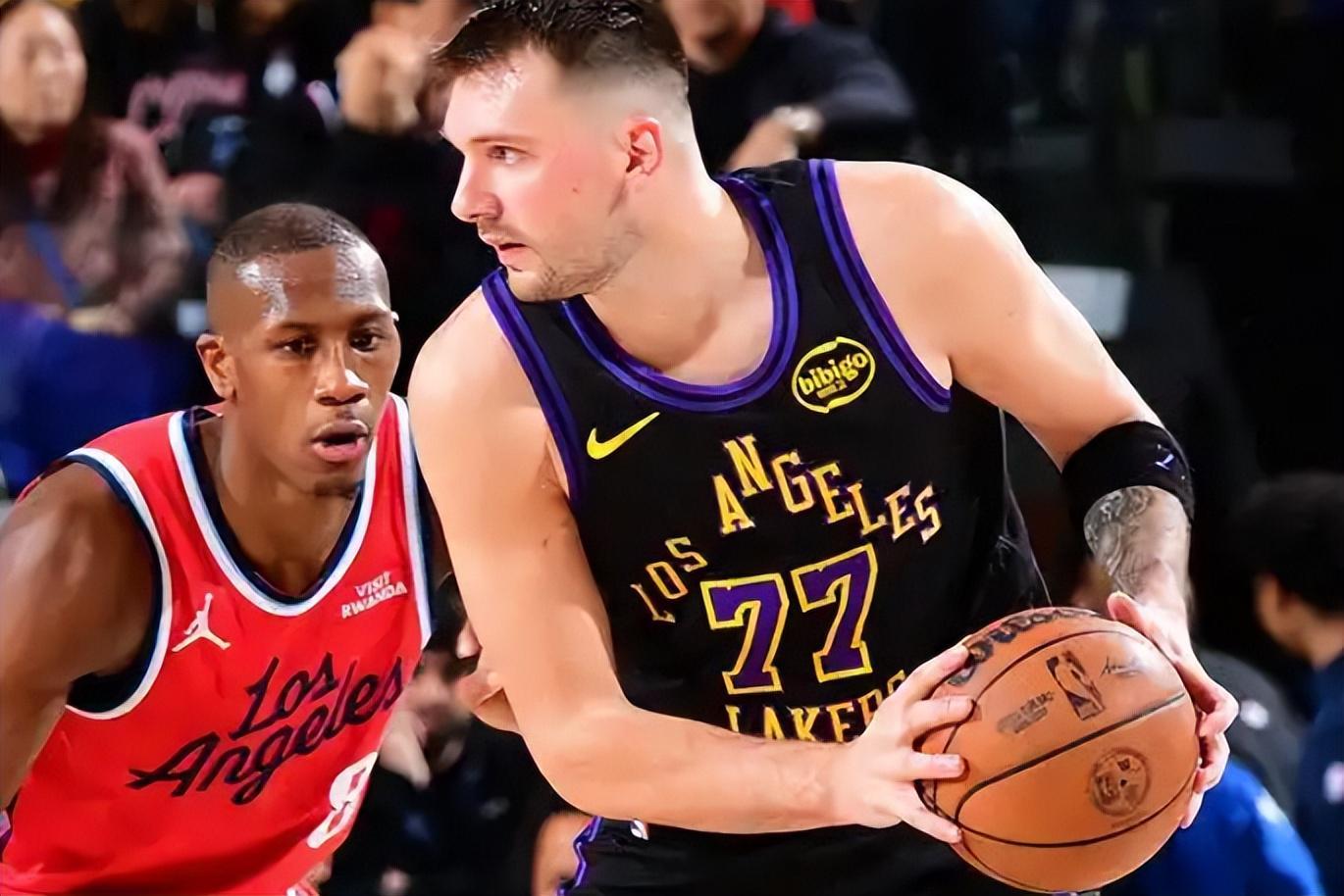 旺财28娱乐-最多落后26分，湖人下滑第6俯冲附加赛区，小卡复出，祖巴茨18+19