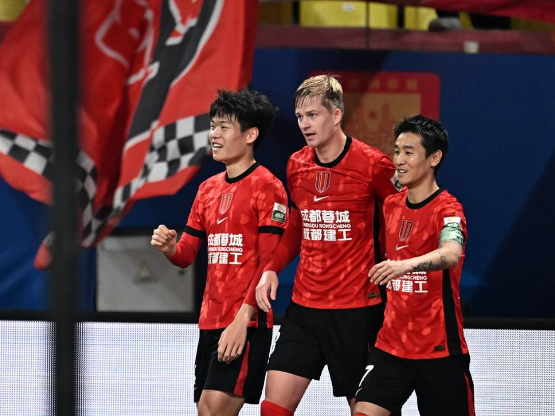 旺财28-3-0！中超领头羊继续狂飙：疯狂8连胜，韦世豪破门，刘殿座扑点